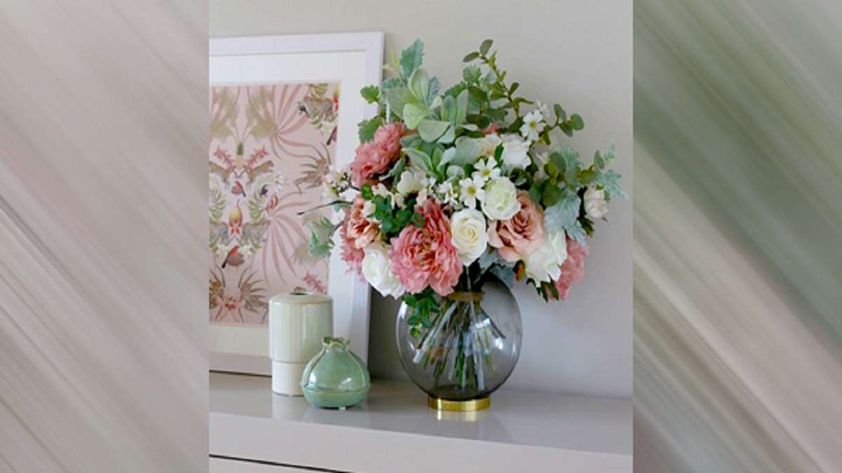 ফুলদানিতে রাখা ফুল দীর্ঘ দিন থাকবে তরতাজা, মেনে চলুন এই টিপস How to