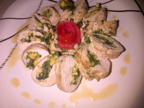 স্টাফড চিকেন রোল উইথ কর্ন অ্যান্ড স্পিনাচ