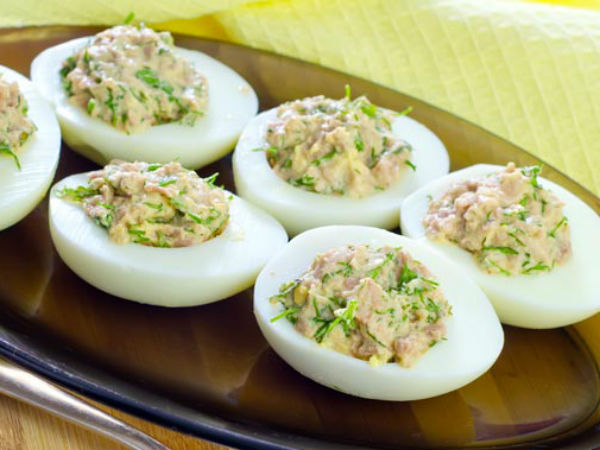 স্টাফড এগ উইথ ফিস অ্যান্ড মেয়োনিজ 