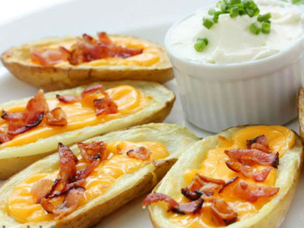 বেকড স্টাফড পটেটো উইথ চিজ অ্যান্ড বেকন