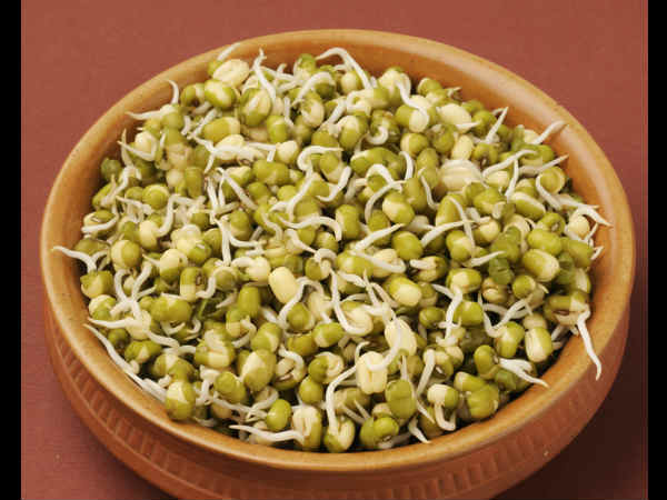 স্প্রাউটস বা অঙ্কুরিত ছোলা ও গোটা মুগ ডাল