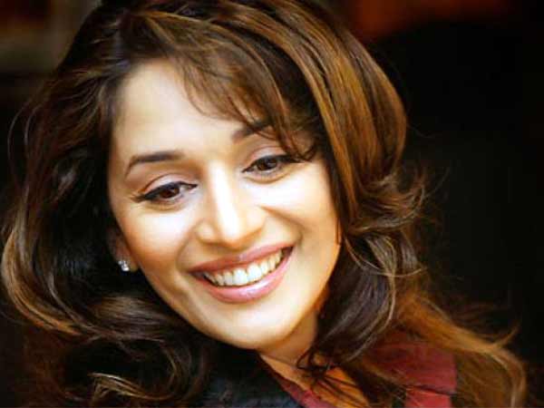 না হাসলেই মুশকিল