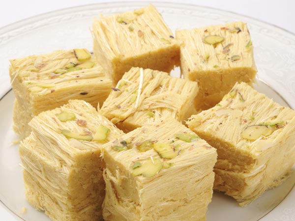 সাদা চিনির মিষ্টিঃ