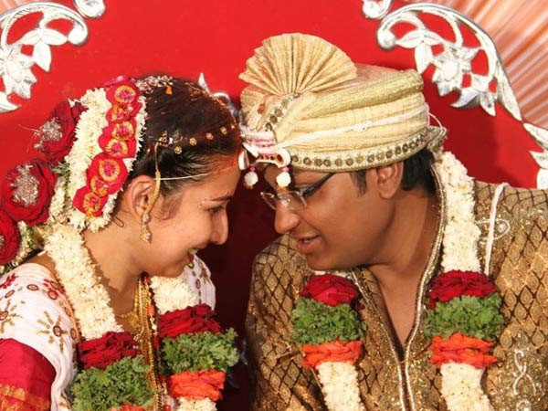 বিয়ে বাড়িতে অতিভোজজন