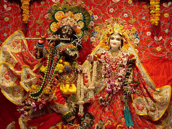 আপনার কর্ম ও ক্রিয়া কৃষ্ণকে উৎসর্গ করুন: