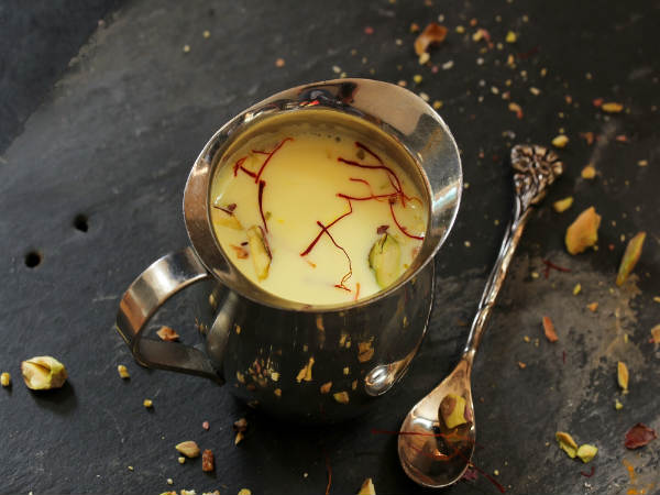 ৯. বাদাম দুধ: