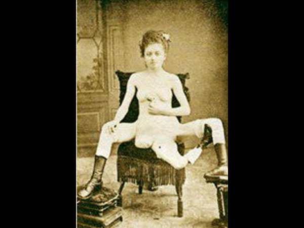 তিনি একজন প্রস্টিটিউট ছিলেন, জন্মেছিলেন ৩ টে পা, ৪ টে ব্রেস্ট এবং ২ টো ভ্যাজাইনা নিয়ে!