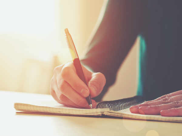 হাতের লেখা বিশ্লেষণ করে বলে দেওয়া সম্ভব কী কী রোগ আক্রান্ত হবেন আপনি!