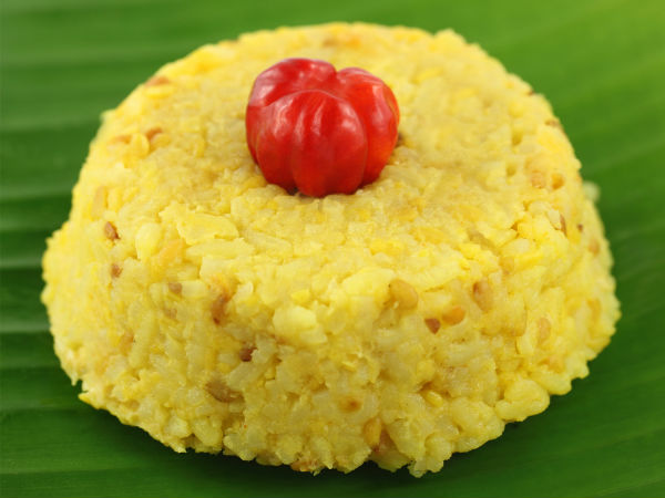 ৩. মুগ ডালের খিচুড়ি: