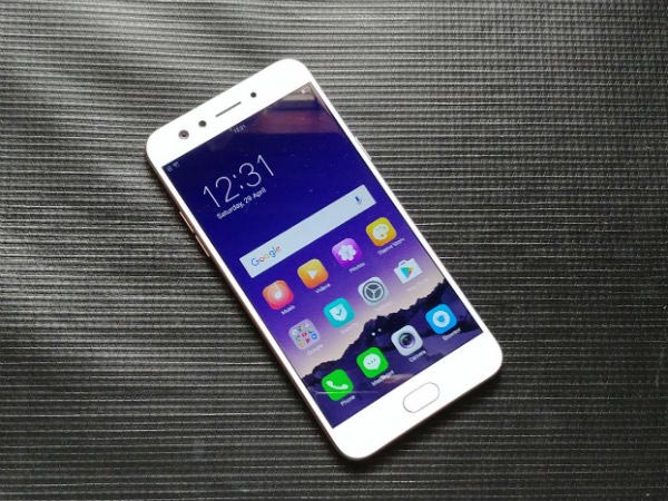 ঘুমানোর সময় তাহলে কোথায় ফোনটা রাখা উচিত?
