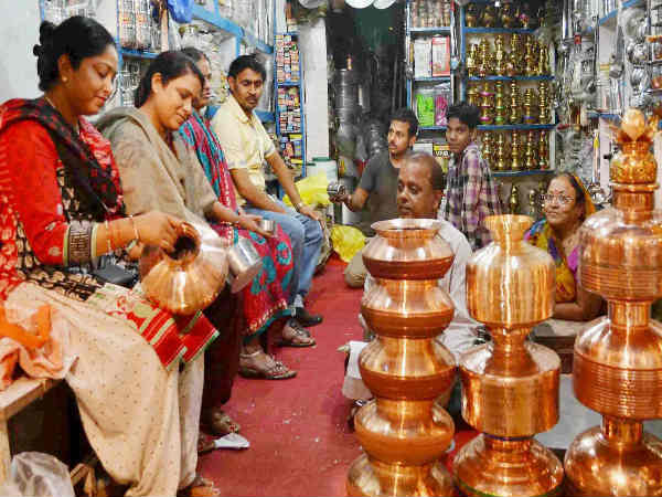 ধনতেরাসের কোন সময়ে সোনা কেনা উচিত?