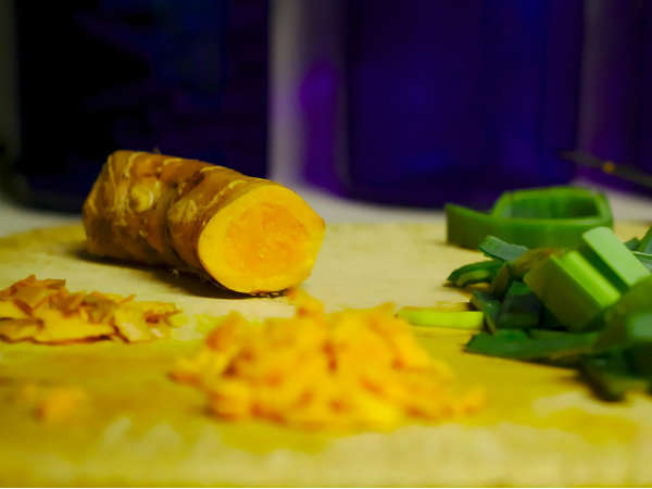 ২. হলুদ খাওয়ার পরিমাণ বাড়ান: