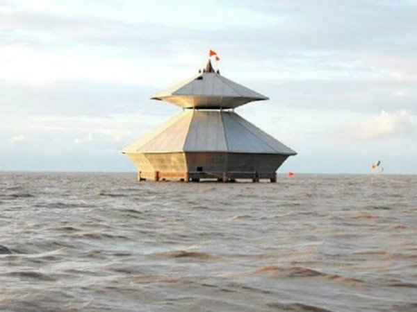৪. স্তম্ভেশ্বর মহাদেব মন্দির, গুজরাট: