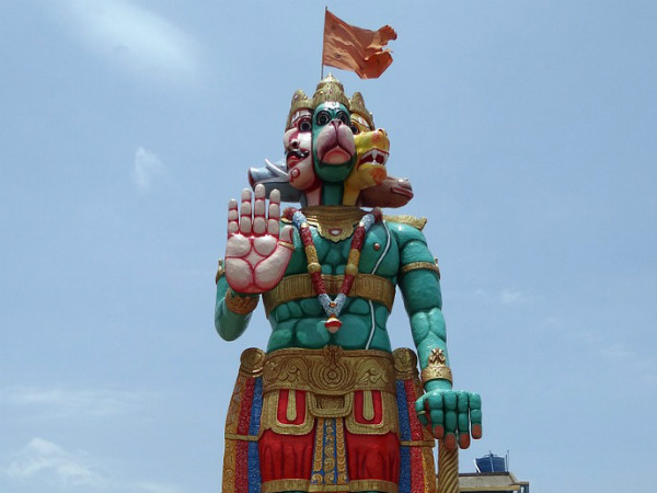 ৬. শোয়ার ঘরে হনুমান জি-এর ছবি রাখবেন না: