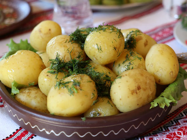 ৪. কালো ছোপ ছোপ দাগ কমবে: