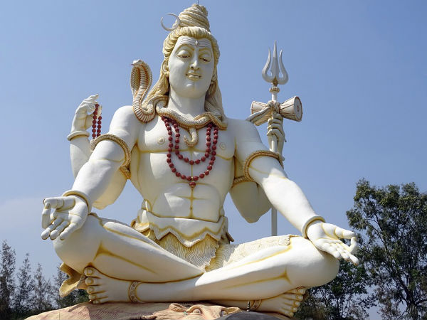 ১. ভগবান শিবের পুজো করতে হবে: