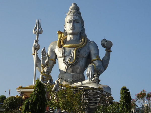 ২. ধ্যানরত শিব: