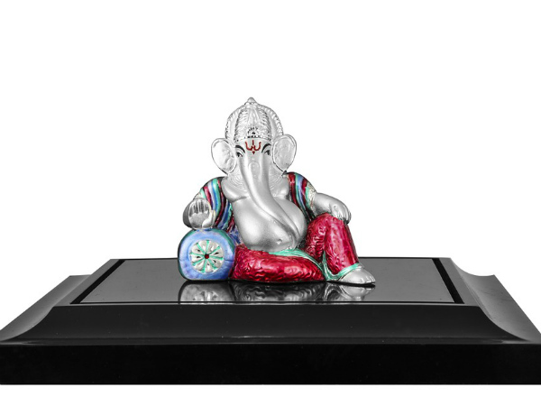 ২. কোথায় রেখে পুজো করতে হবে গণেশের মূর্তি: