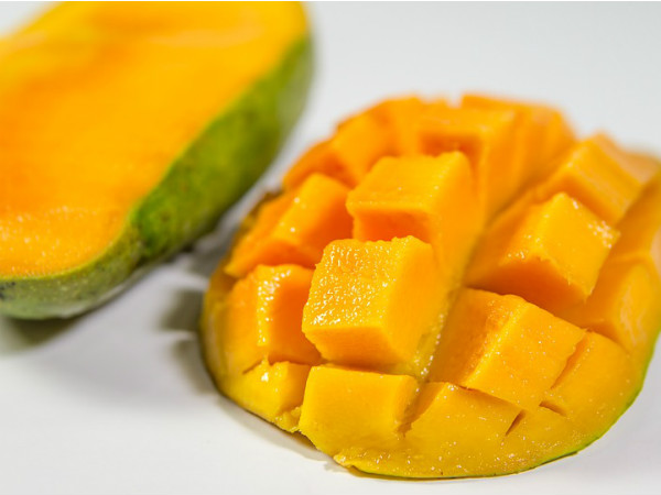 ২. ত্বককে তরতাজা করে তোলে:
