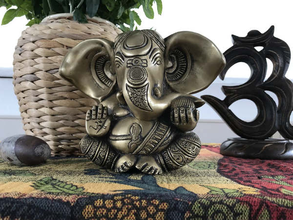 ৯. বসে থাকা গণেশ: