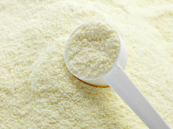 ১.মিল্ক পাউডার এবং মধুর ফেসপ্যাক:
