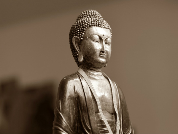 ২. পড়ার ঘরে: