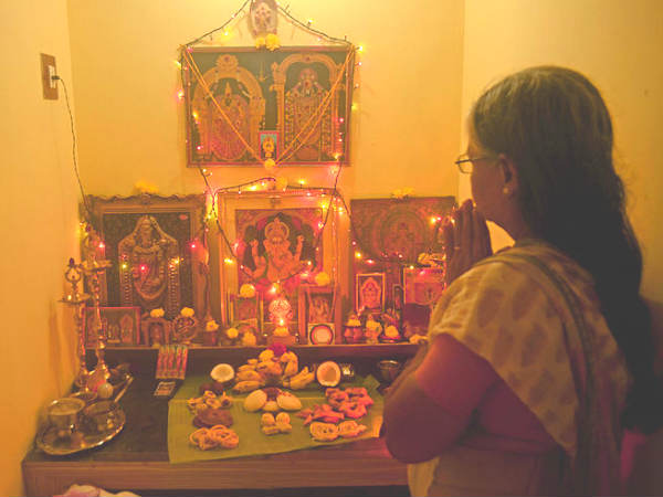১. ঠাকুর ঘর থাকা মাস্ট: