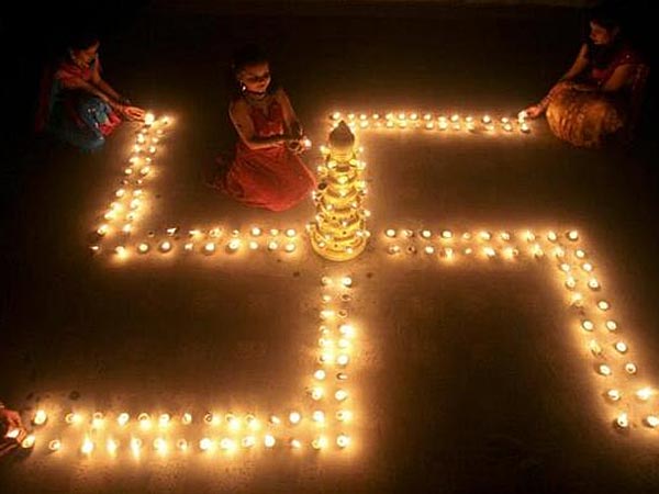 ১. পঞ্চ ধাতুর সোয়াস্তিকা: