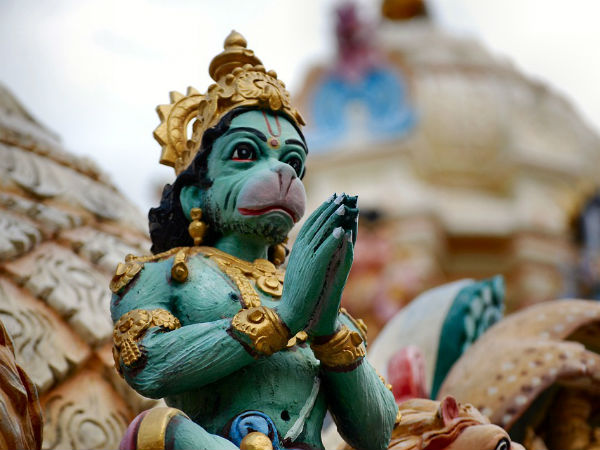 ২.শ্রী হনুমানের মূর্তি: