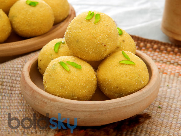 ৫. হলুদ লাডডু: