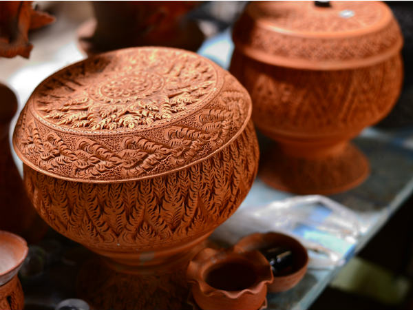 ১. মাটির কলসি বা মাটির বড় জলাধার: