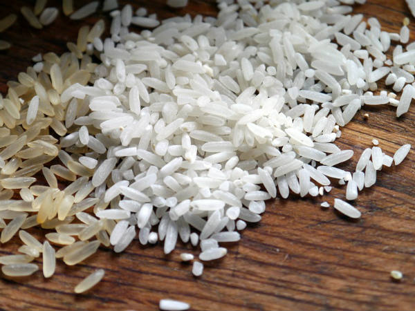 ২. কার্বোহাইড্রেট সমৃদ্ধ খাবার কম খেতে হবে: