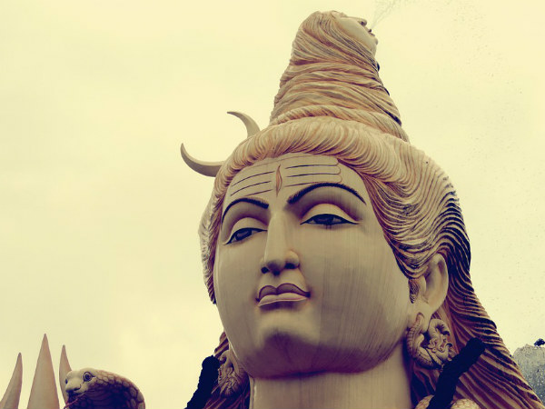 ২. অফিসে শিব ঠাকুরের ছবি বা মূর্তি রাখা চলবে না:
