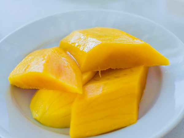 ৩. ব্রণর প্রকোপ কমে: