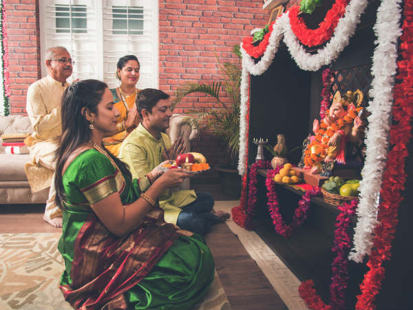 ৬. বাড়িতে ঠাকুর ঘর তৈরি করতে ভুলবেন না: