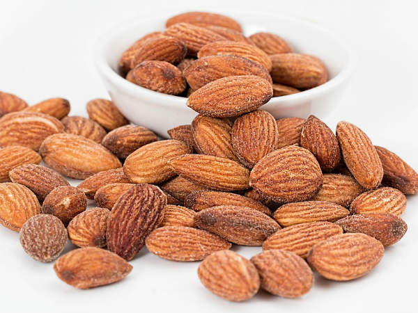 ১১. বাদাম: