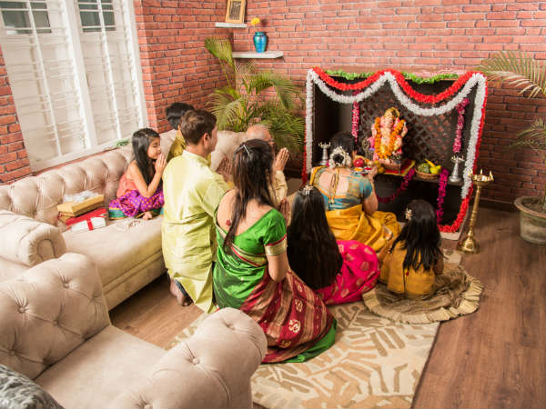 ৮. ঠাকুরের কাছে যেন সূর্যালোকের প্রবেশ ঘটে: