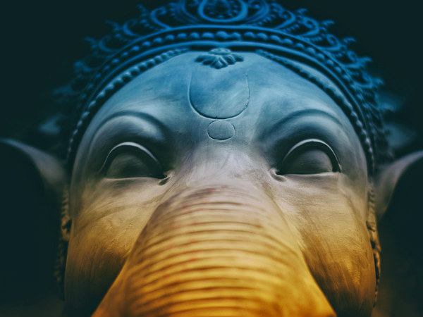 ৪. ভুত-প্রেতে দূরে রাখে: