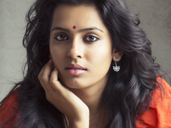 ১. ত্বকের বয়স করে: