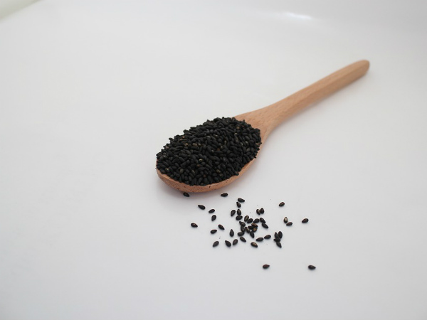 ৪. কালো তিল: