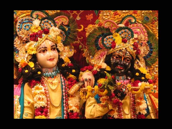 ২. প্রতিপক্ষদের নিকেশ ঘটে: