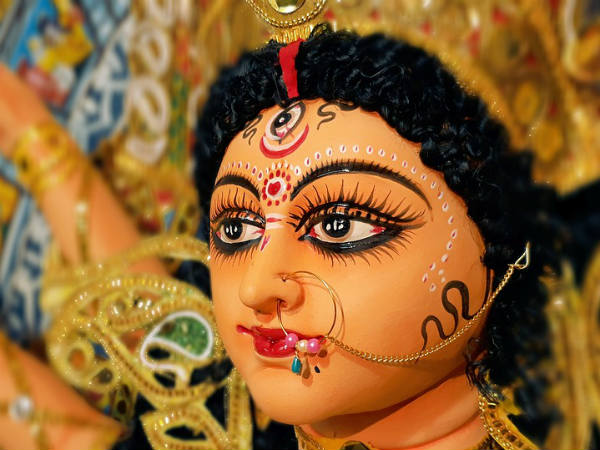 ৩. পুজোর নিয়ন: