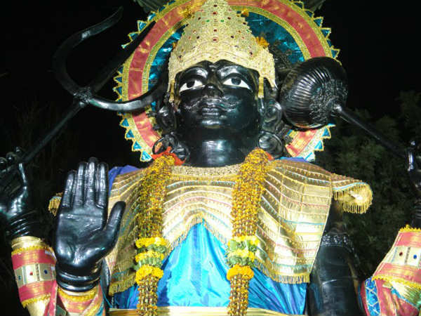 ২. প্রতি শনিবার শনি মন্ত্র জপ করা জরুরি: