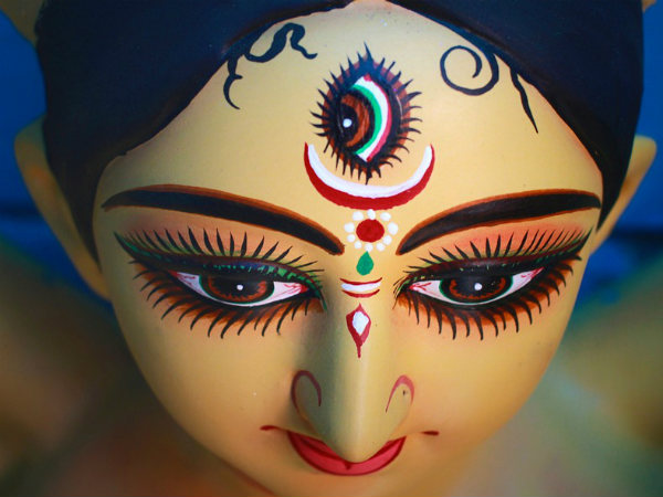 ৩. বাড়িতে খালি পায়ে থাকতে হবে: