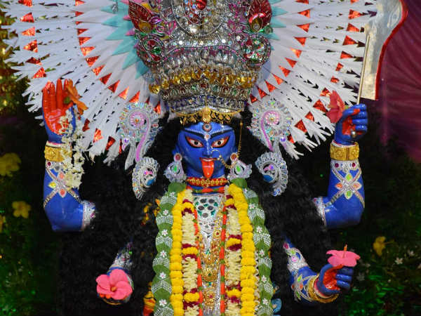 ৩. মা কালী এবং অলক্ষ্মী পুজোর নিয়ম: