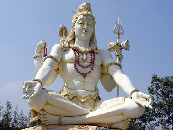 ৭. স্বামীদের আয়ু বাড়ে: