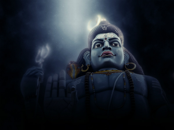 ৪. টাকা নয় সম্পর্কের পিছনে দৌড়ান: