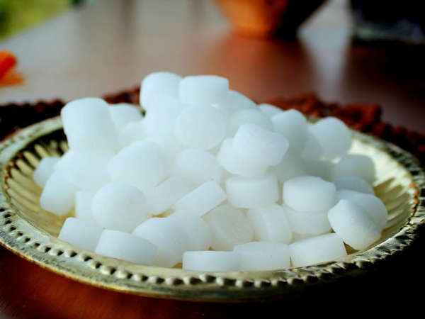১. কর্পূর এবং লবঙ্গ: