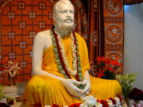 ৩. ভগবান মূর্তিতেও থাকেন, থাকেন আমাদের আশেপাশেও: