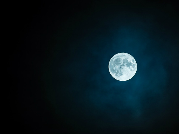চাঁদকে শক্তিশালী করতে: